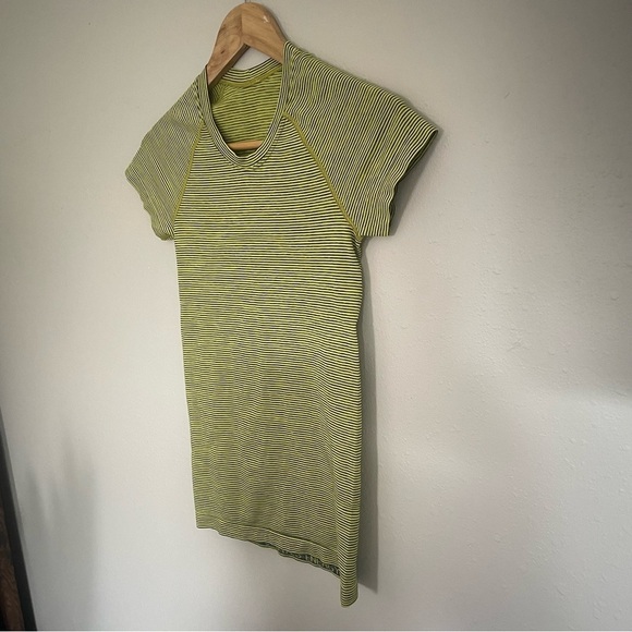 Lululemon | Swiftly Tech Short Sleeve, Wee are from Space Sonic Yellow 4 - Picture 5 of 10